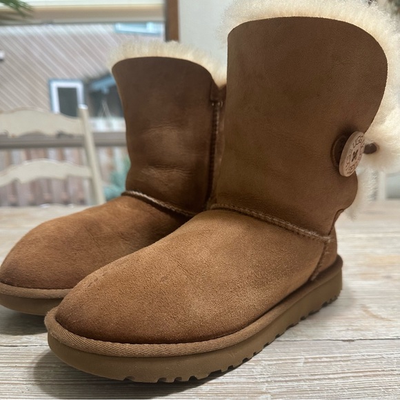 Ugg Bailey Button II Chestnut Suede and Shearling Boots Sz 7 - Picture 3 of 12
